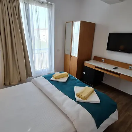 Jafar 6 - 2Br Apartment With Balcony & Workspace *