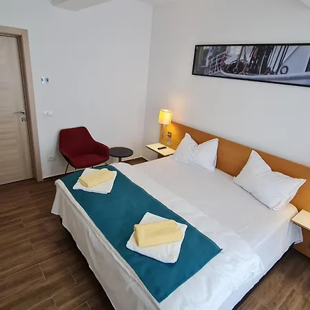 Appartement Jafar 6 - 2Br Apartment With Balcony & Workspace Timişoara