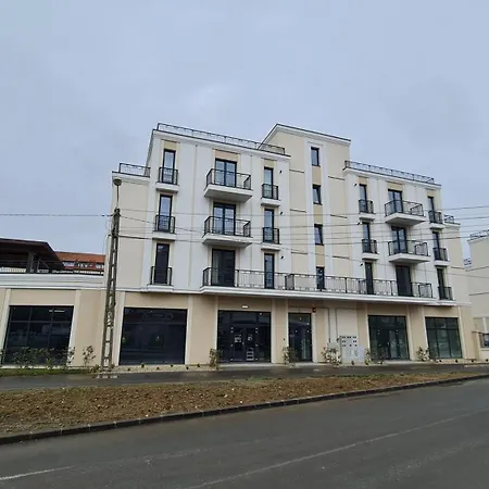 Apartament Jafar 6 - 2br With Balcony & Workspace